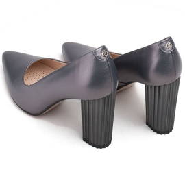 Marco Shoes Gray pumps with a ribbed heel grey 8