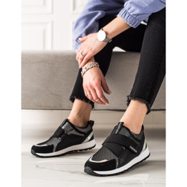 TRENDI Stylish Velcro Sneakers black 2 TRENDI Stylish Velcro Sneakers black 2