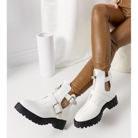 White Sigley women's boots 1