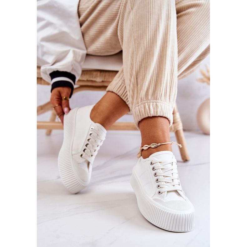 FB2 Low Sneakers On The White Mischa Platform 2