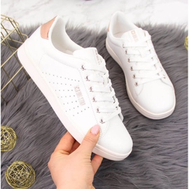 Low-top sneakers with eco leather Big Star W DD274583 white 1
