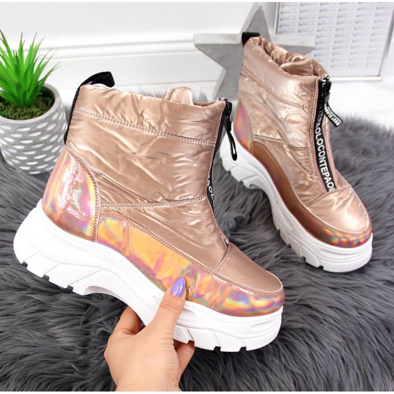 Snow boots on the Vinceza W JAN46C holo platform golden 1