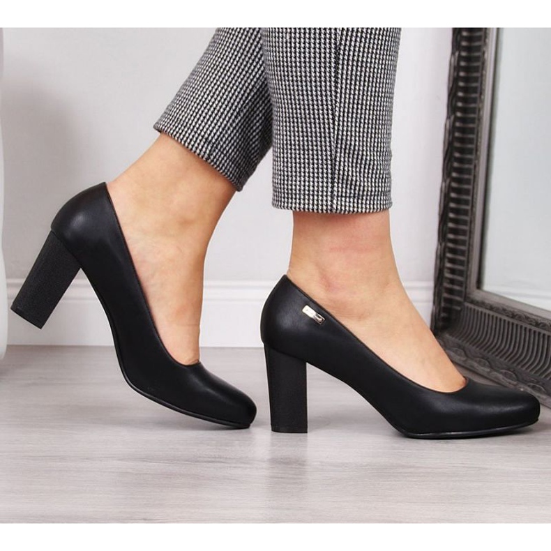 Pumps on the post of Sergio Leone W SK193A black 2