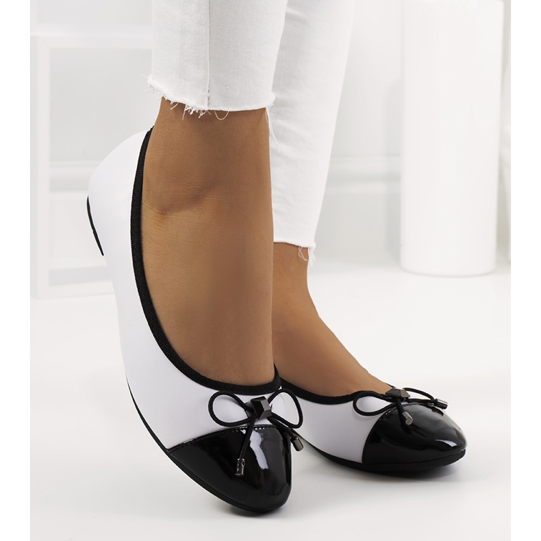Prieto women's white ballerinas black 1