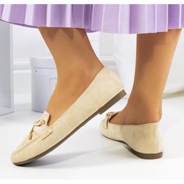 Beige moccasins with a Asselin bow 2
