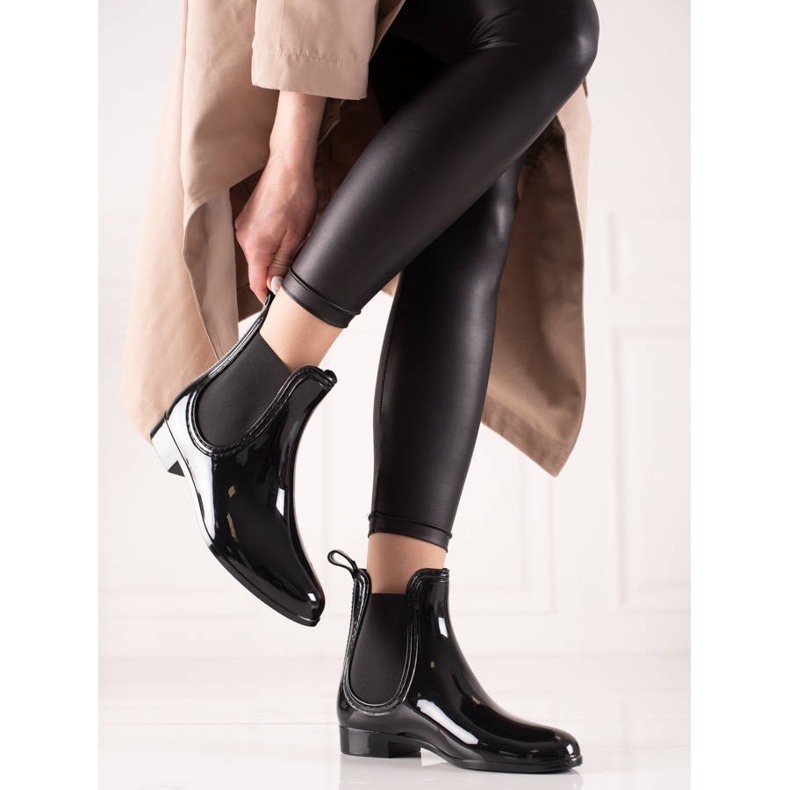 TRENDI Lacquered galoshes black 2