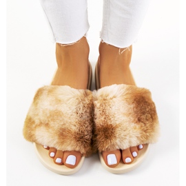Beige slippers with Adelma fur 1