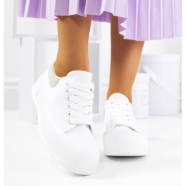 White sneakers on the Venancia platform 1