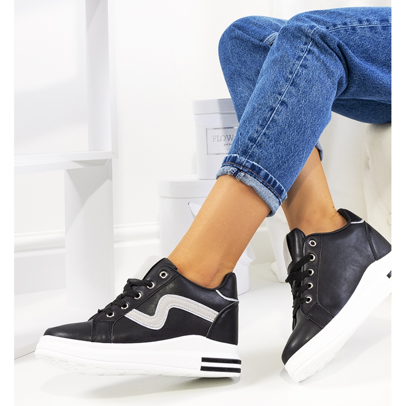 Black sneakers on the Piazza wedge 1