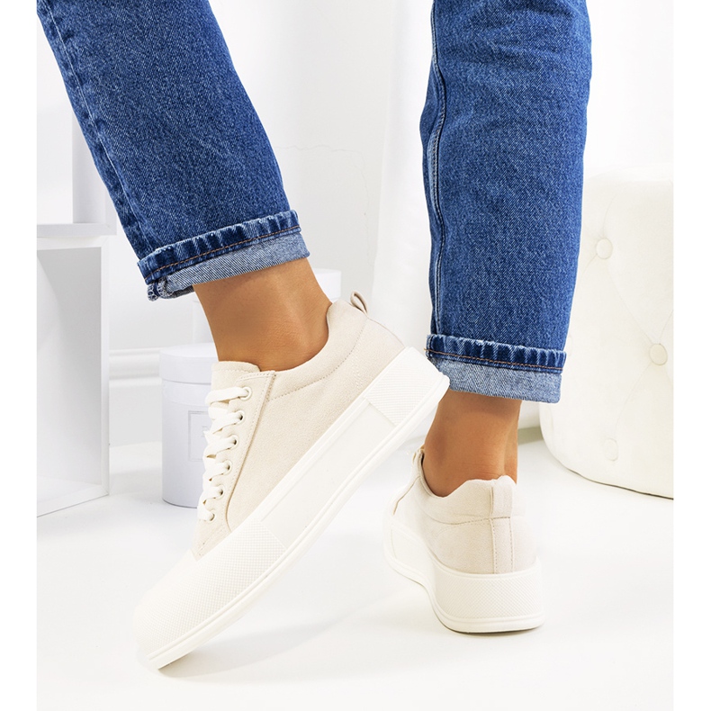 Beige sneakers on the Babbete platform 1