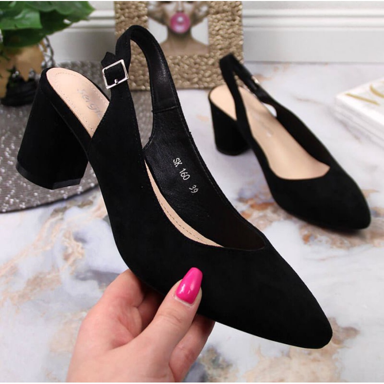 Pumps on the Sergio Leone post in SK362 black 1