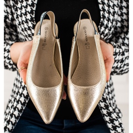 Goodin Pumps With A Discovered Heel golden 1