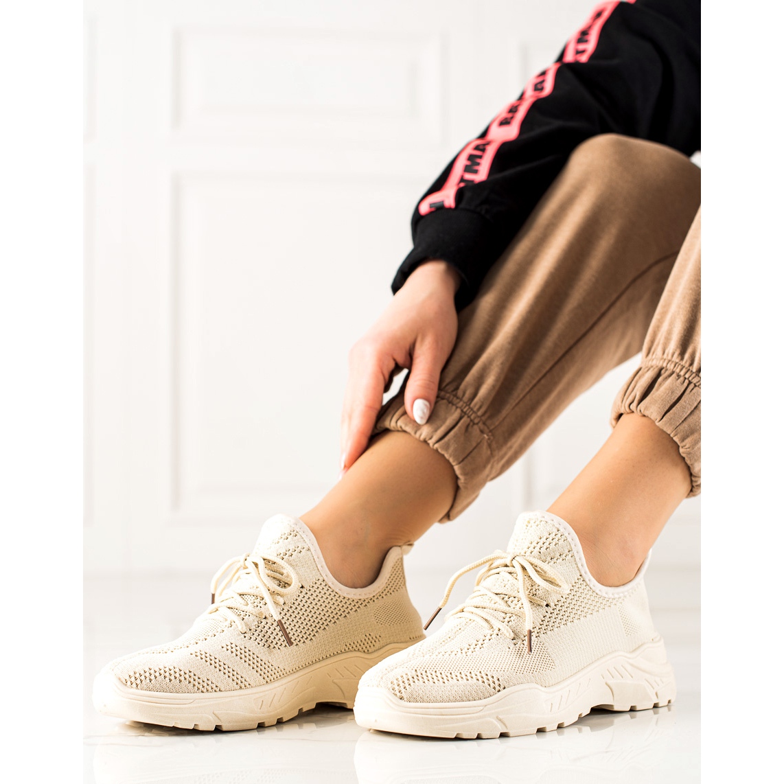 Light online beige sneakers