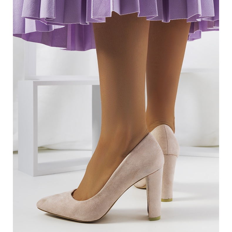 Beige pumps on the Ortiz post grey 2