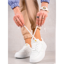 TRENDI Fashionable White Sneakers 1