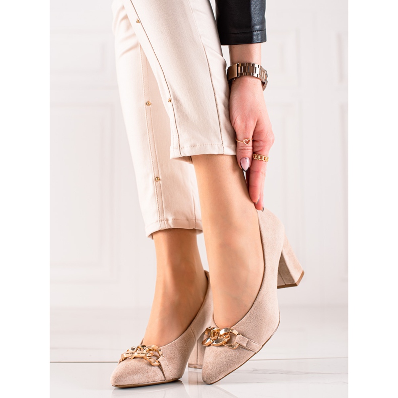Elegant pumps on the VINCEZA pillar beige 1