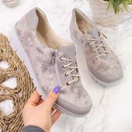 Leather shoes with flowers beige Helios W 334 1