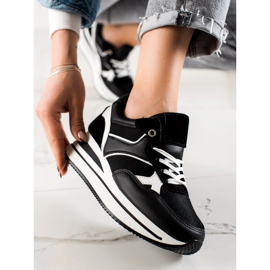 TRENDI Black Sneaks On The Platform 1