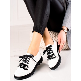 Goodin Lace-up shoes with an ornament white 2