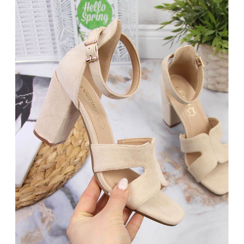 Sandals on the post of eVento W EVE344A beige 1