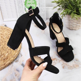 Black sandals on the eVento W EVE344B post 1