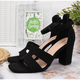 Black sandals on the eVento W EVE344B post 2