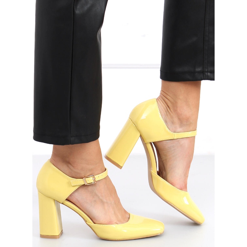 Pumps exposed on the Frida Yellow post 1