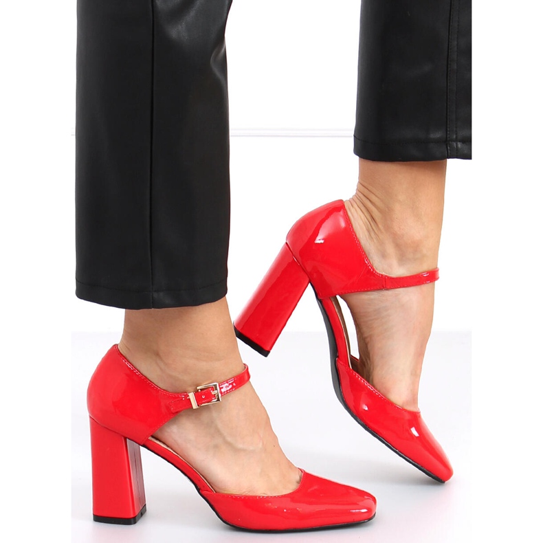 Pumps exposed on the Frida Red post 2