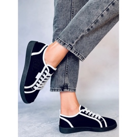 Black Trest Black chanelki sneakers 2