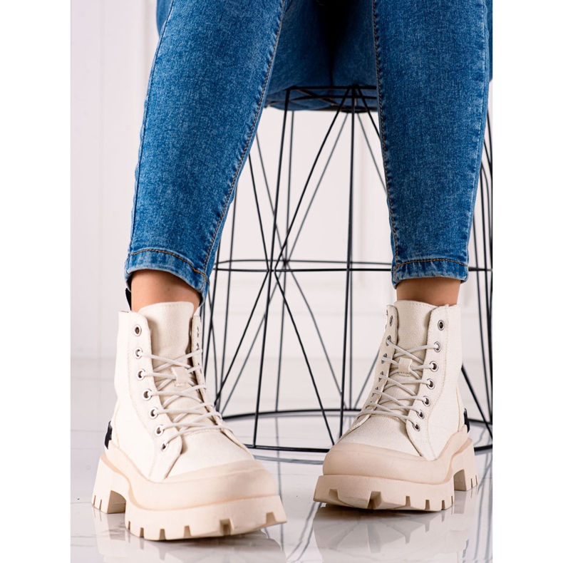 Trappers on the S. Barski platform beige 2