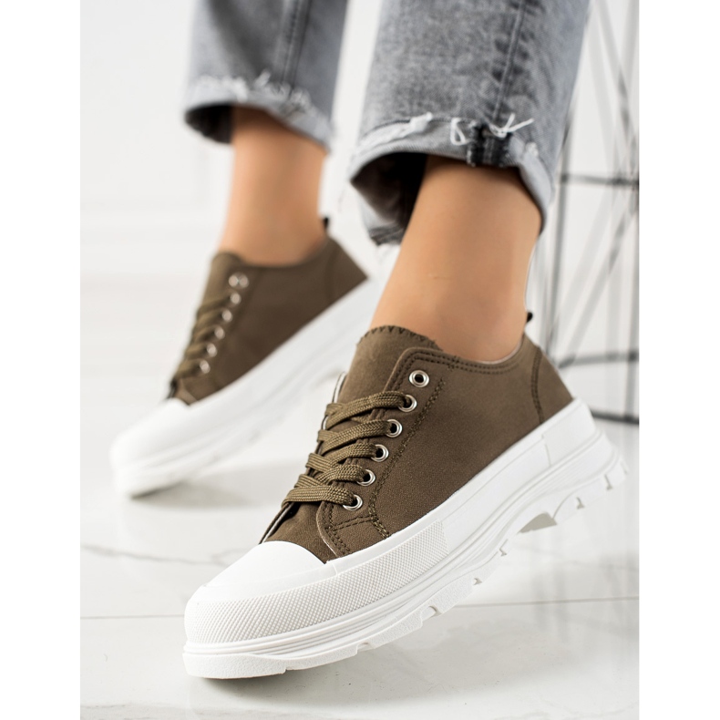 TRENDI Fashionable Green Sneakers 1