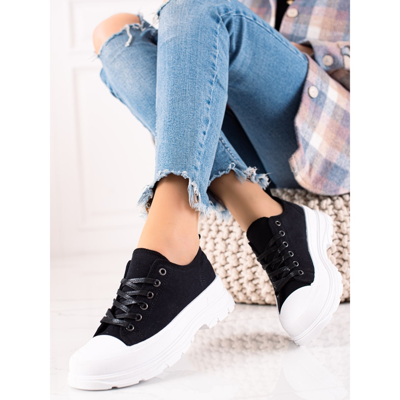 TRENDI Black Sneakers 1
