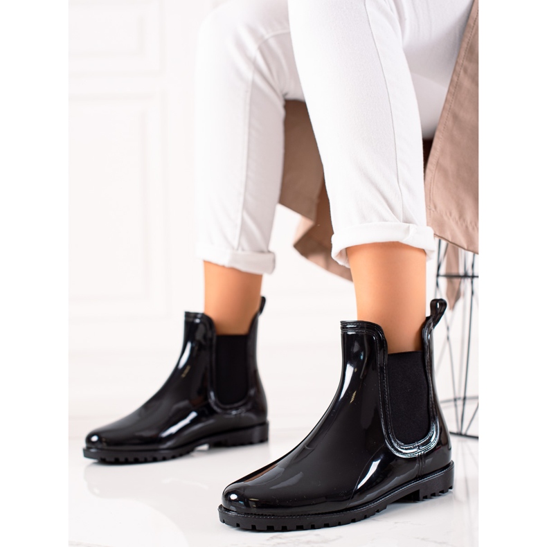 TRENDI Black lacquered rain boots 1