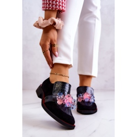 Suede Shoes With Black And Red Davine Decoration 1