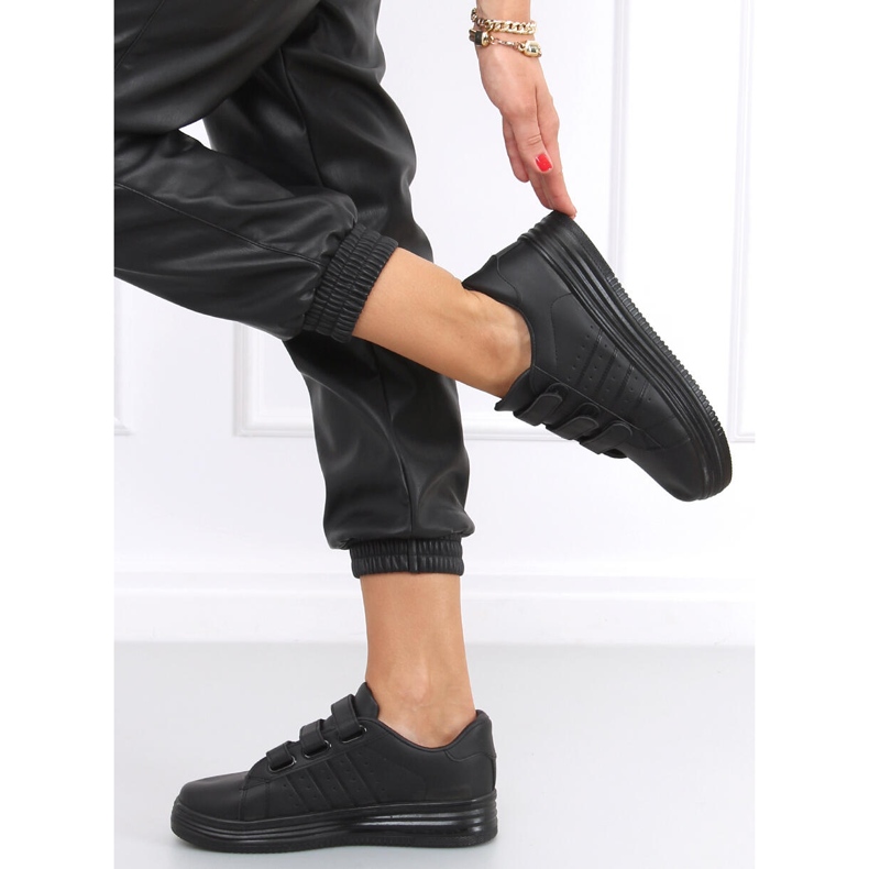 Saanvi Negro Velcro sneakers black 2