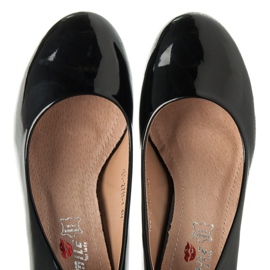 Yes Mile Lacquered pumps black 1