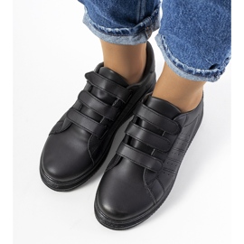 Black sneakers on the Nizza platform 1