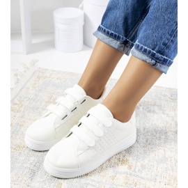 White sneakers on the Nizza platform 1