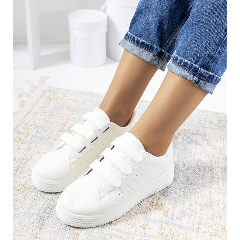 White sneakers on the Nizza platform 1