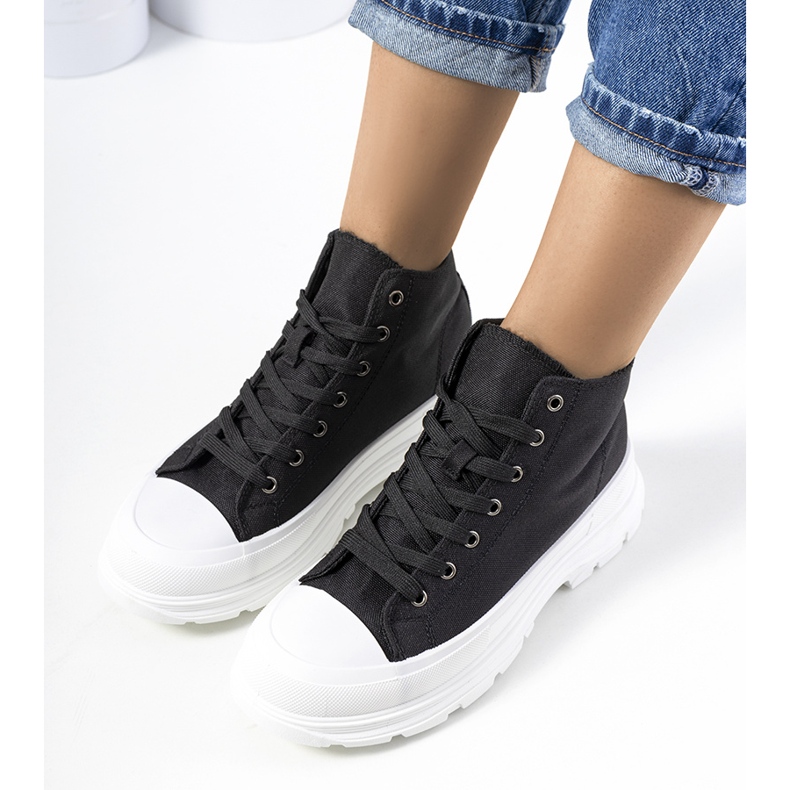 Black ankle-high sneakers on the Boyes platform 1