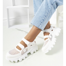 White sneakers with a tractor sole from Djurs 1