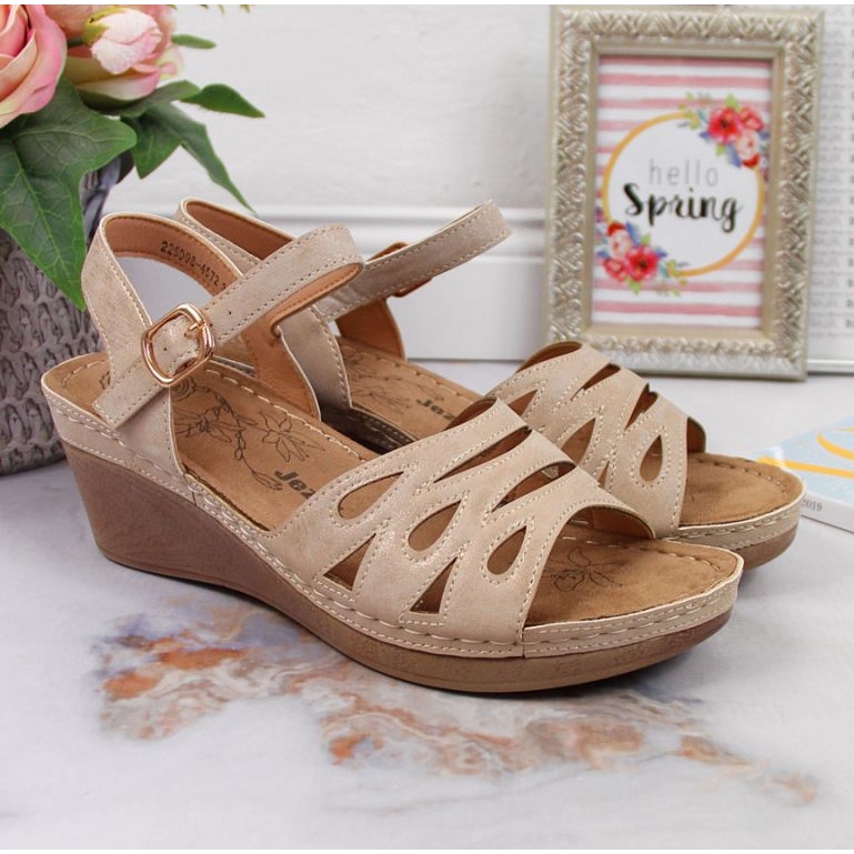 Wedge sandals Jezzi W EVE350A beige 2