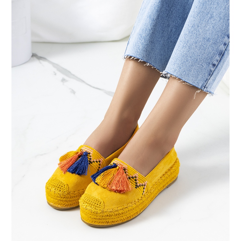 Yellow espadrilles on the Pisquid platform 1