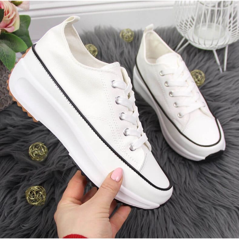 White sneakers on the McKeylor W JAN93A platform 1