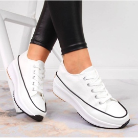 White sneakers on the McKeylor W JAN93A platform 2