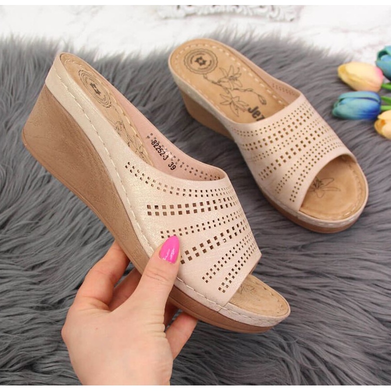 Openwork wedge slippers Jezzi W JEZ288B golden 1