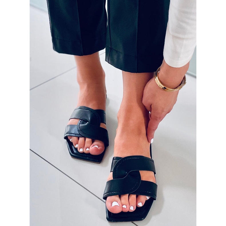 Slides with a square sole Nitya Black 1