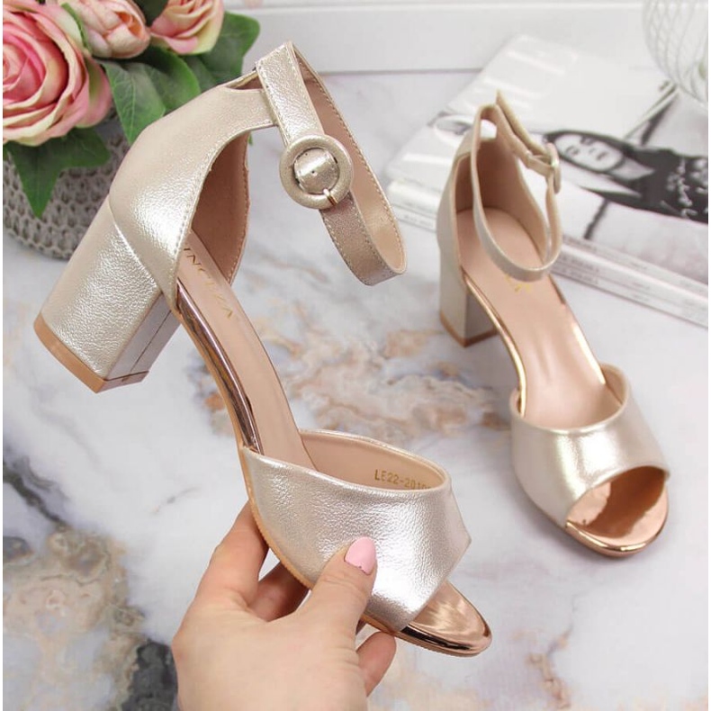 Sandals on the Vinceza W JAN96C post gold golden 1