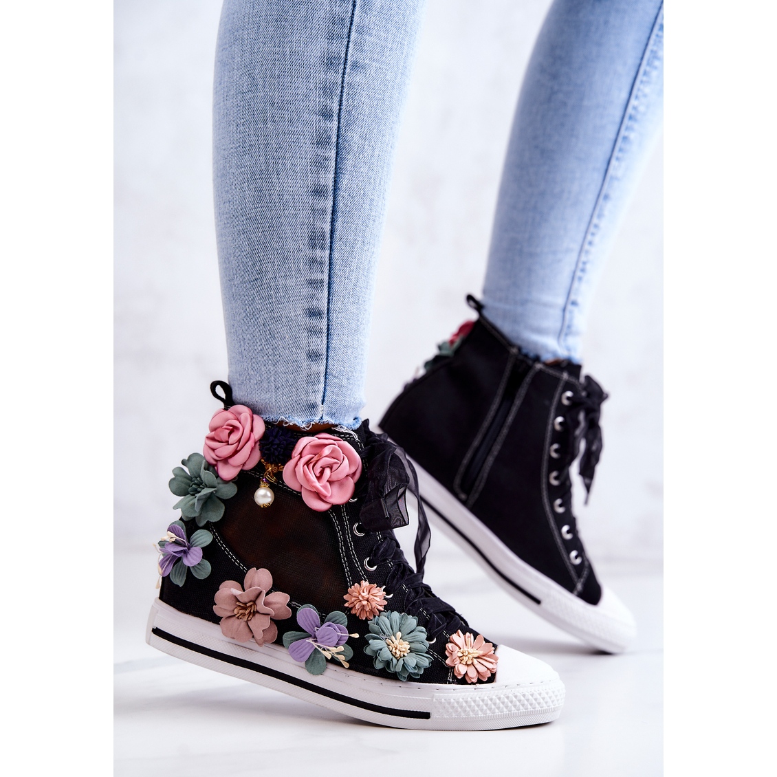 LU High-top Sneakers With Flowers Black KeeShoes