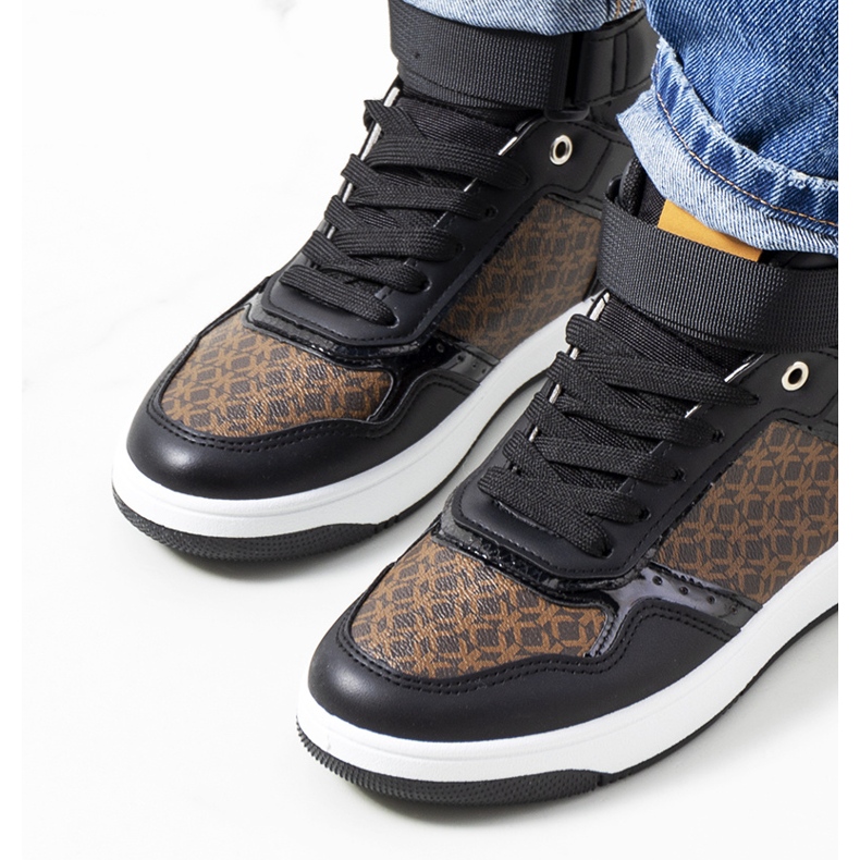 Black sneakers from Emmers brown 1